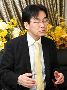講師